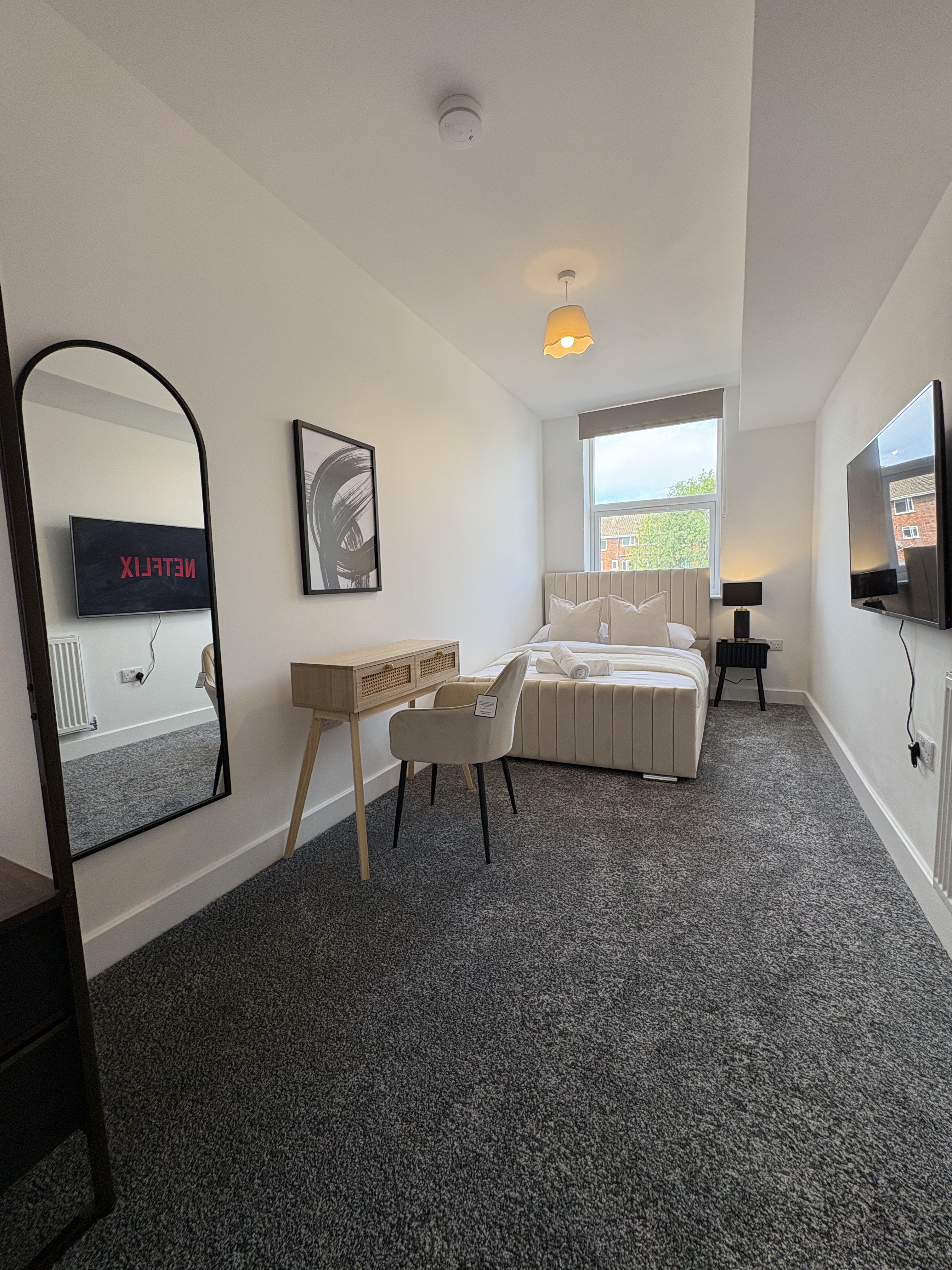 Modern 3-Bedroom House - Bedford