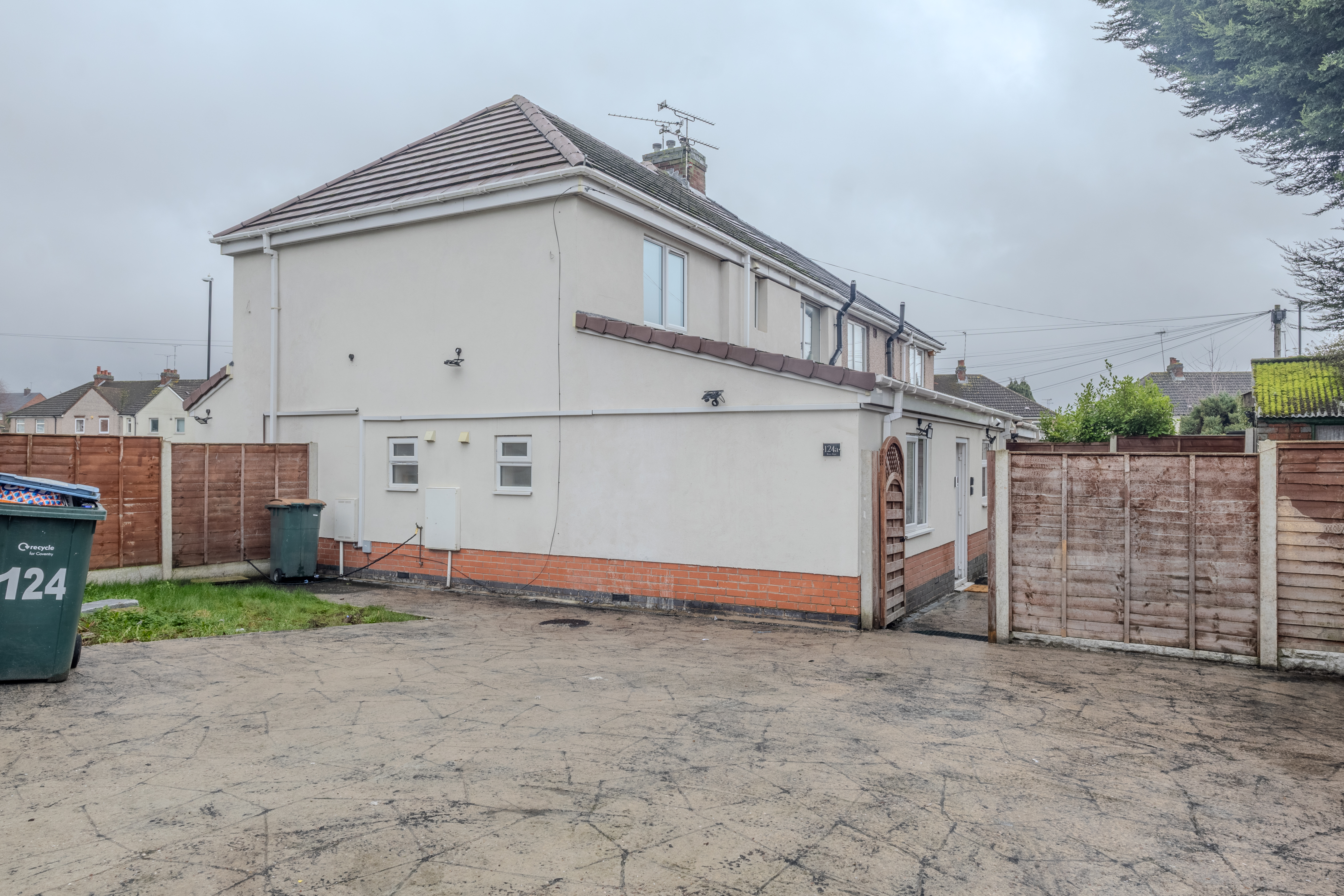 Modern 3-Bedroom House - Bedford