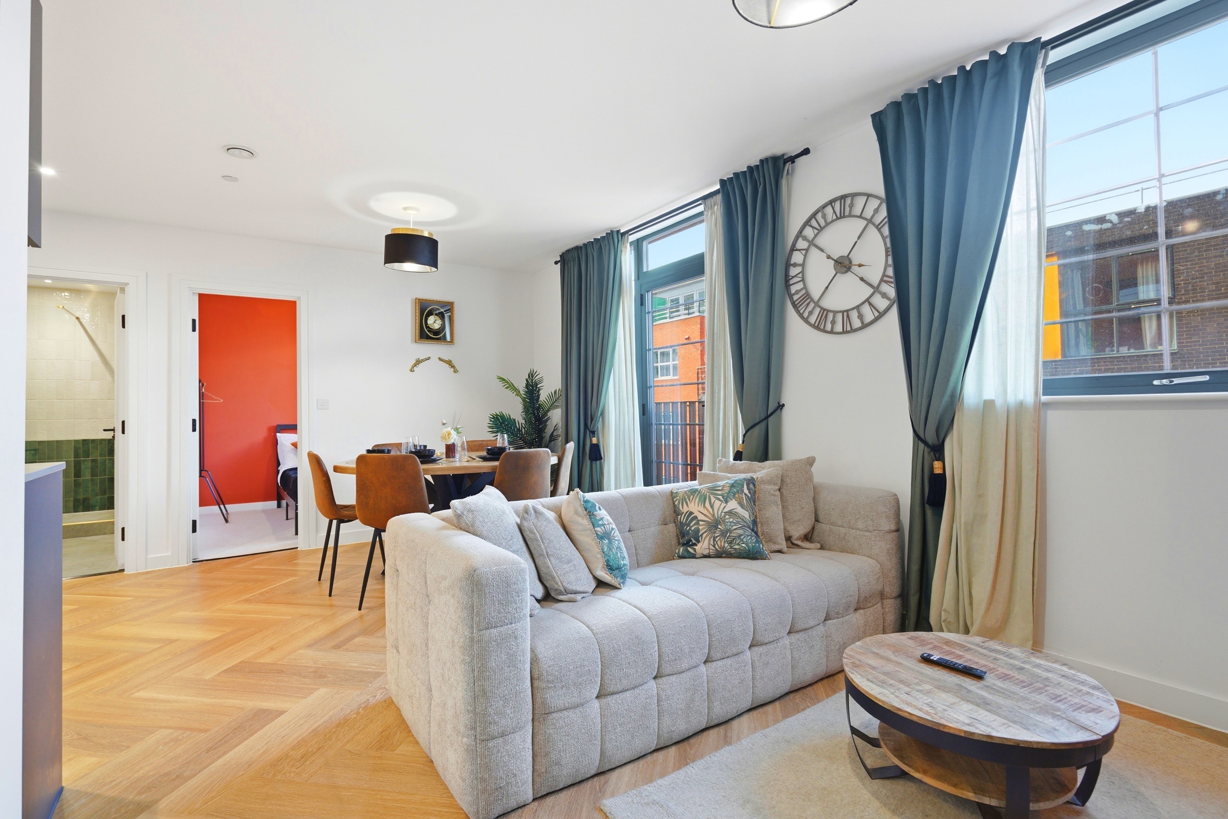 Modern 3-Bedroom House - Bedford
